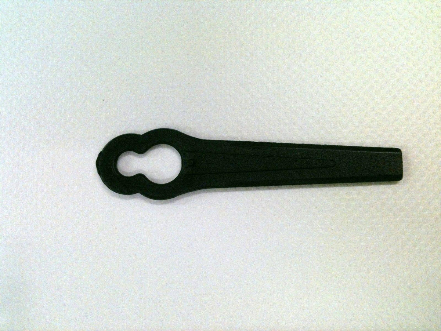 ALM GP205 Flymo FLY012 Black & Decker A6086 Lawnmower Plastic Blades x 20pk - Mersey Spares